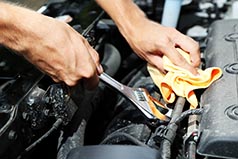 Mechanic working on vehicle in las maui